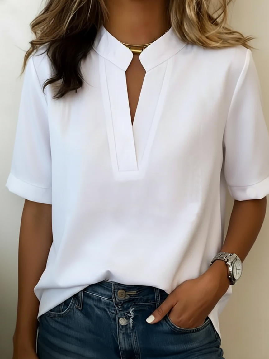Momo | Chic Blouse with V-Neck and Gold Detail